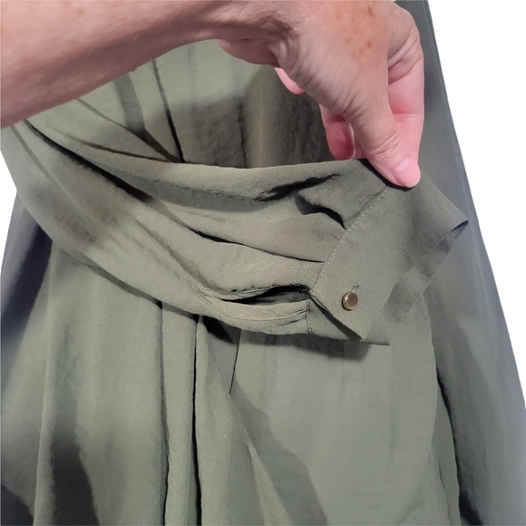 EUC a.n.a Green Long Sleeve Wrap Front Top w/ High-Low Hem - Size S - Picture 4 of 9